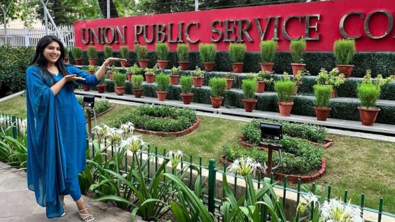 Meet Woman IAS Officer Who Has Huge Social Media Following, Cleared UPSC On 6th Attempt, Her Name Is